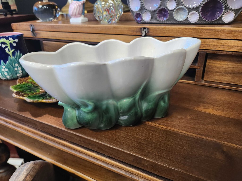 Hull regal pottery #308 10 x 4.5 x 4.25