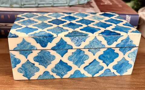 Small lidded blue arabesque box