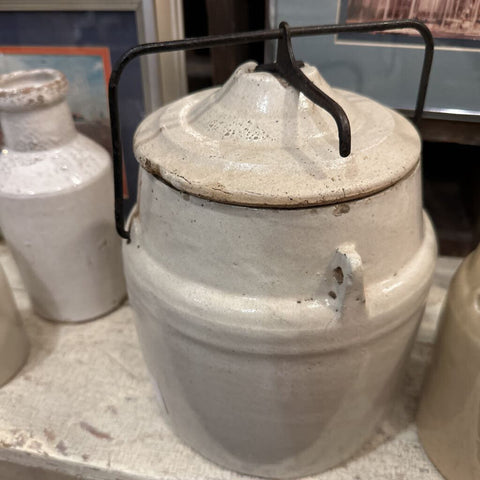 Stoneware crock with lid 10in