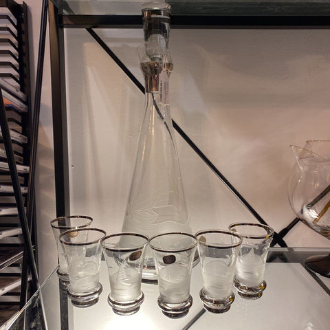 Etched glass decanter with 6 glasses