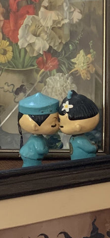 Vintage MCM kissing dolls