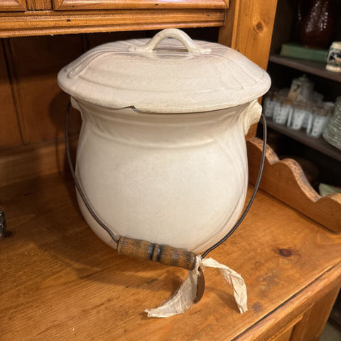 Slop bucket with handle