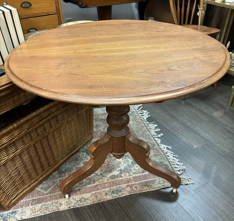 Victorian Walnut Tilt Top Antique Breakfast/Tea Table 30H x 36W (in store P/U)