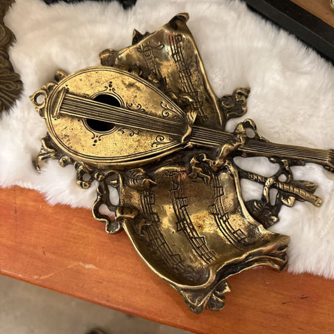 VINTAGE BRASS LUTE AND MUSIC TRINKET BOX 9" x 7"