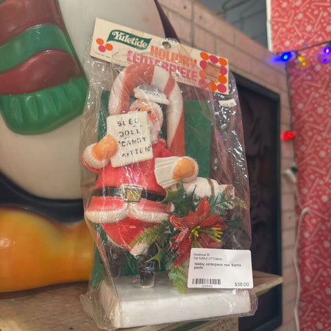 Holiday centerpiece nos Santa plastic