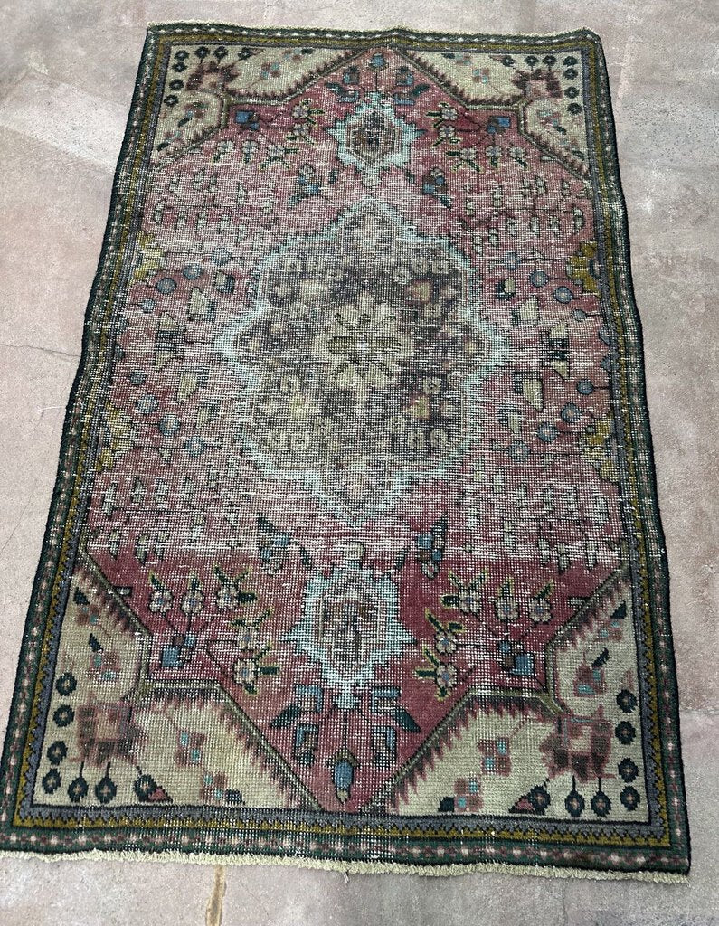 Vintage rug 4.9x3