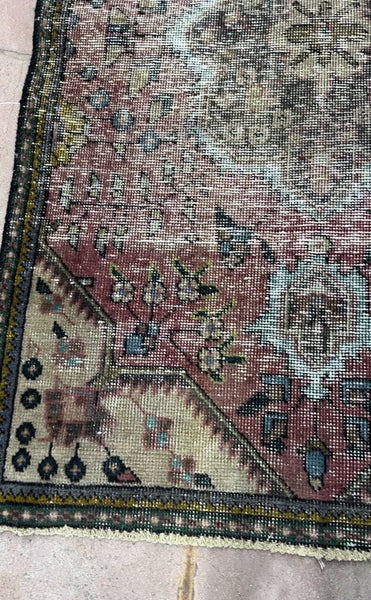 Vintage rug 4.9x3