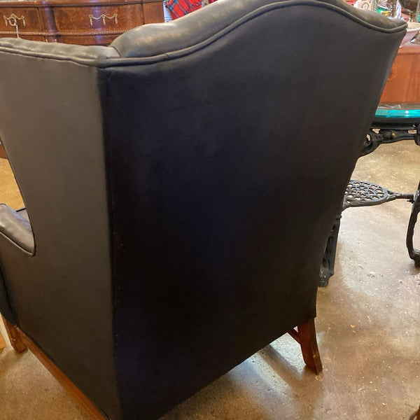 Black Leather Chair 31.5W 30D 39.5H IN STORE PICKUP ONLY