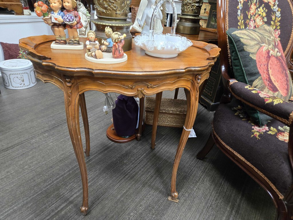 Table 26 x 18 x 25 tall in store pick up only