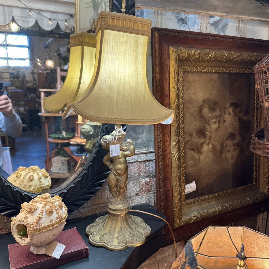 Cherub Lamp w Shade