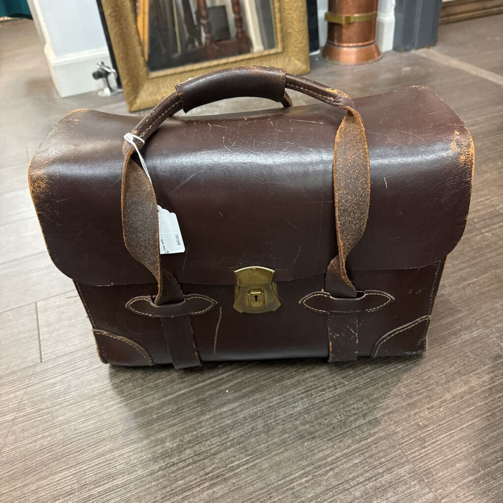 Vintage leather pilots case with brass latch
