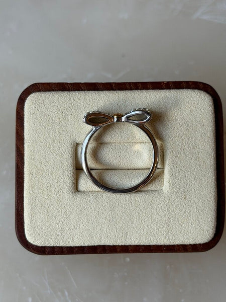 Henri Bendel Bow shaped ring size 8