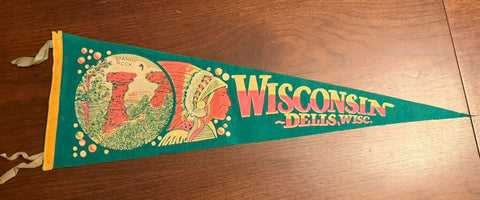 Wisconsin Dells Pennant 26" W1779