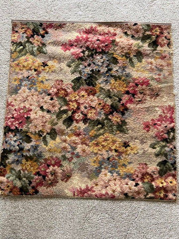 Floral 1940s rug, 28" X26"