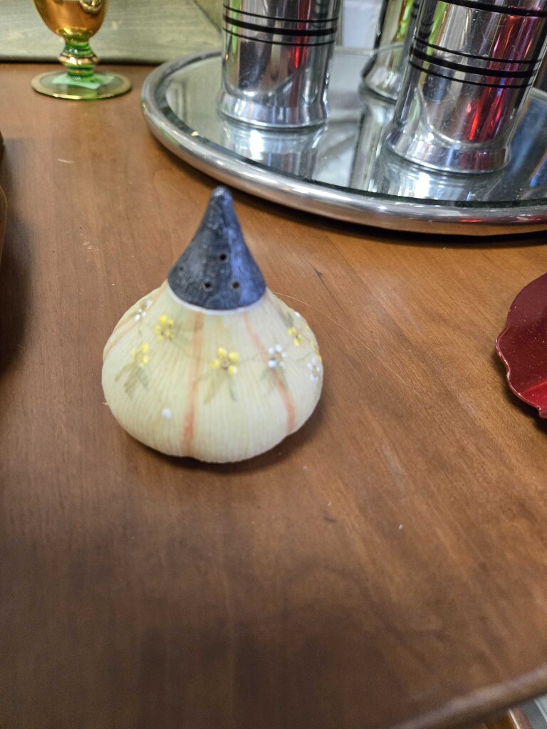 Art glass hand painted Shaker 2.5 tall