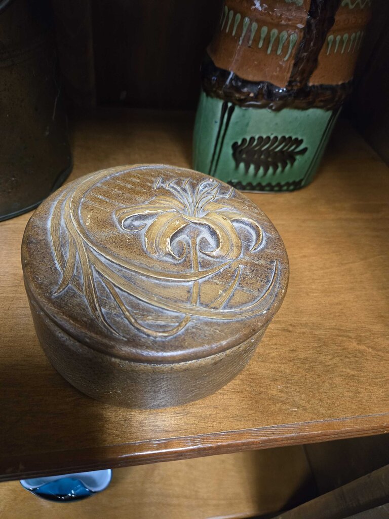 Round wood carved box 5 x 2.25" tall