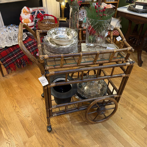 VINTAGE RATTAN BAR CART WITH REMOVEABLE TOP TRAY, ORIGINAL GLASS. IN STORE PICKUP