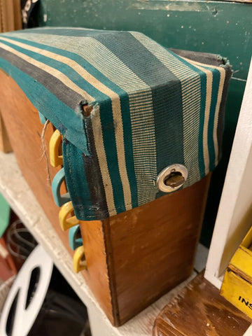 Jens Fresh Vintage ~ Vintage Wood picnic tote with 7 plates & 6 cups