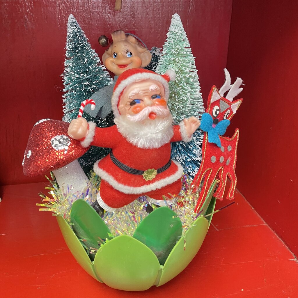 Moxie - Elf And Santa in Flower Assemblage 8" Tall