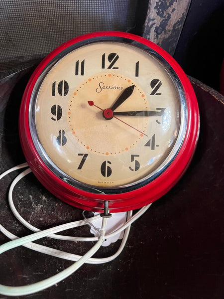 Vintage USA Sessions Metal Red Wall Clock~ Works~ 7.75" round