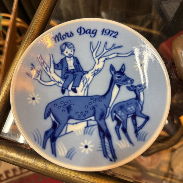 Small Blue Decorative Plate W2176