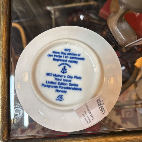 Small Blue Decorative Plate W2176