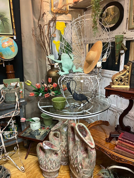 Vintage metal outdoor table~ Pick up in Store~ 42” w