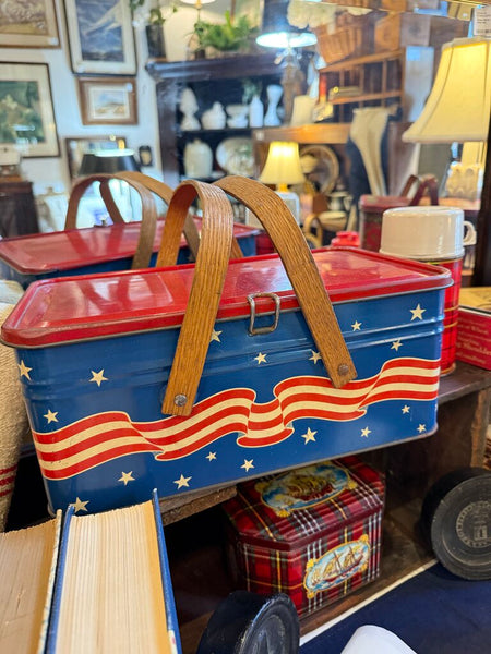 Vintage Golden Cookies Watertown, Mass Red White Blue tin with wood handles excellent condition