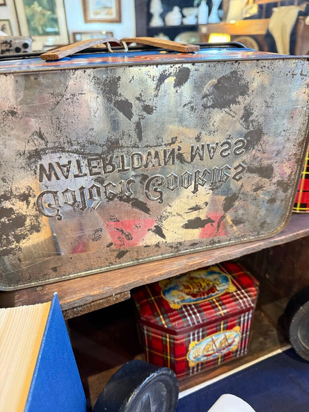 Vintage Golden Cookies Watertown, Mass Red White Blue tin with wood handles excellent condition