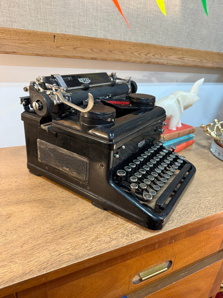 Antique Royal Typewriter from 1930's