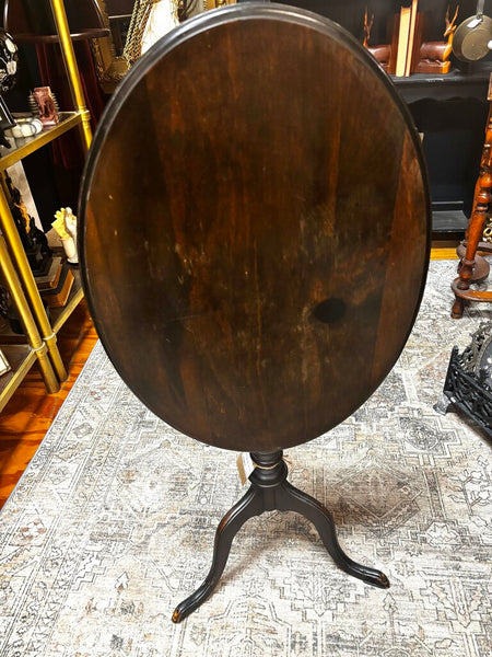 Antique Queen Anne Victorian Tilt Top Tea Table Oval