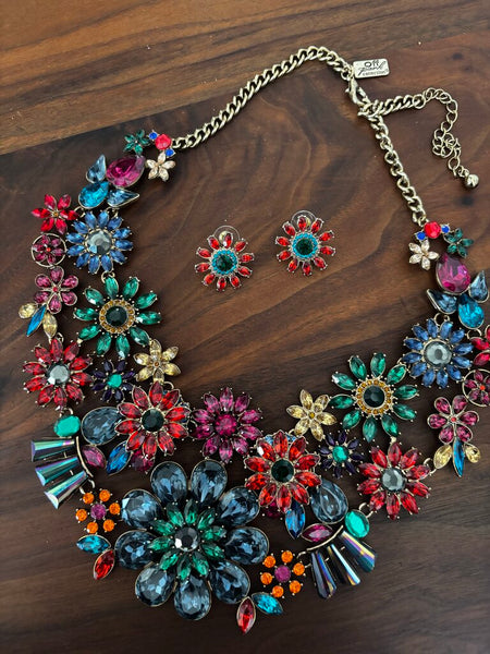 Beautiful Rhinestone Necklace and Earrings Set