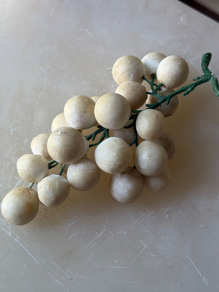 1097 White Alabaster Grapes