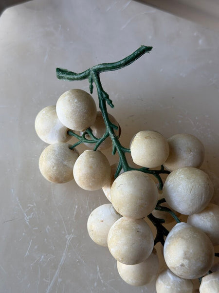 1097 White Alabaster Grapes
