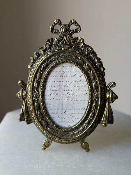 1597 Antique Oval Brass Bow Frame