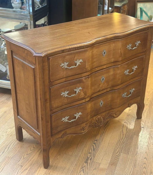 VINTAGE ETHAN ALLEN LEGACY COLLECTION SERPENTINE CHEST, 44"W x 18 1/2"D x 34 1/4"H IN STORE PICKUP