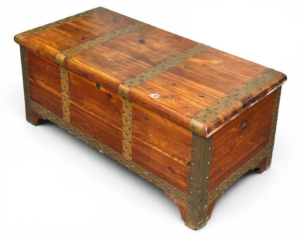 VINTAGE CEDAR CHEST 45W 21D 19T IN STORE PICK UP ONLY