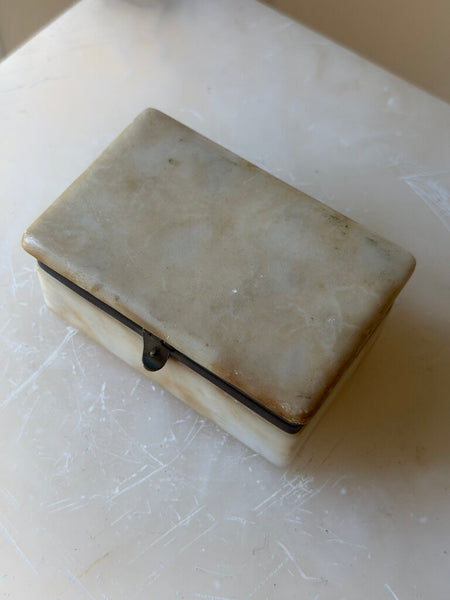 1683 Beige Alabaster Box