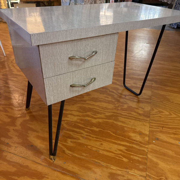 MID CENTRY DESK AS FOUND 22D 40L 28T