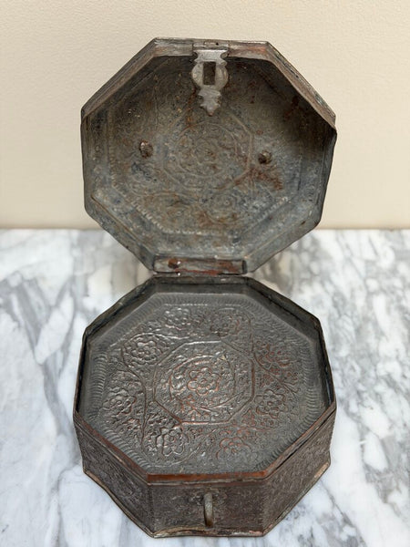 0231 Hand Hammered Antique Metal "Paandaan"