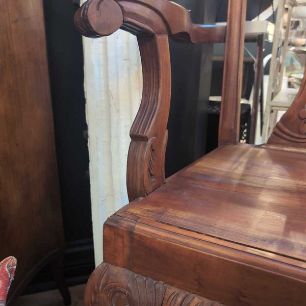 Beautiful Vintage Mid Century Chippendale Style Mahogany Settee with Ball And Claw Feet. 49x18x19 H. IN STORE PICKUP ONLY
