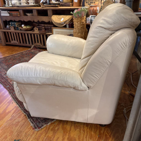 Italian white leather comfy lounge chair mfg Natuzzi in store pick up only