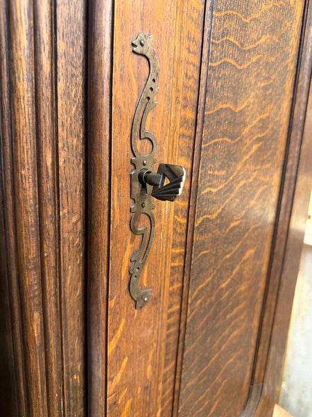 French Provincial Louis XV style Solid carved oak Buffet Hutch w/ KEY