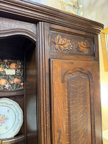 French Provincial Louis XV style Solid carved oak Buffet w/ KEY