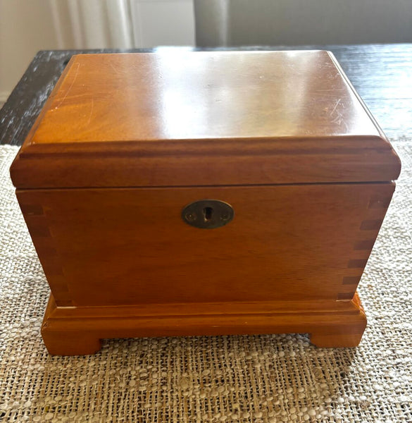 Vintage Wood Keepsake/Cigar Box