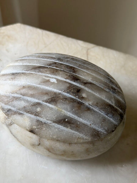 1715 Oval Alabaster Box