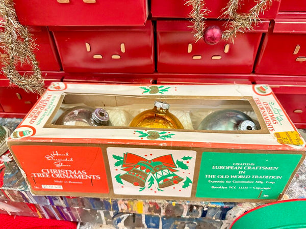 Vintage Box 3 large ornaments