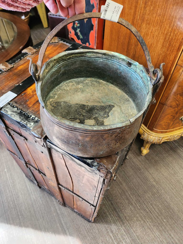 Copper pot with handle