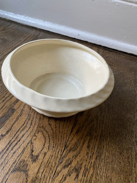 Haeger Cream Bowl 8.5" Diam x 3.5" tall W1020