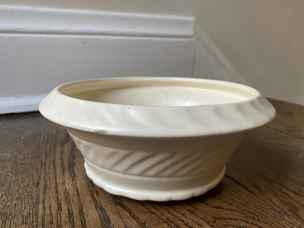 Haeger Cream Bowl 8.5" Diam x 3.5" tall W1020